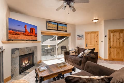 King Bed| Fireplace| Sleeps 6| Moose Mgt 1684-H3