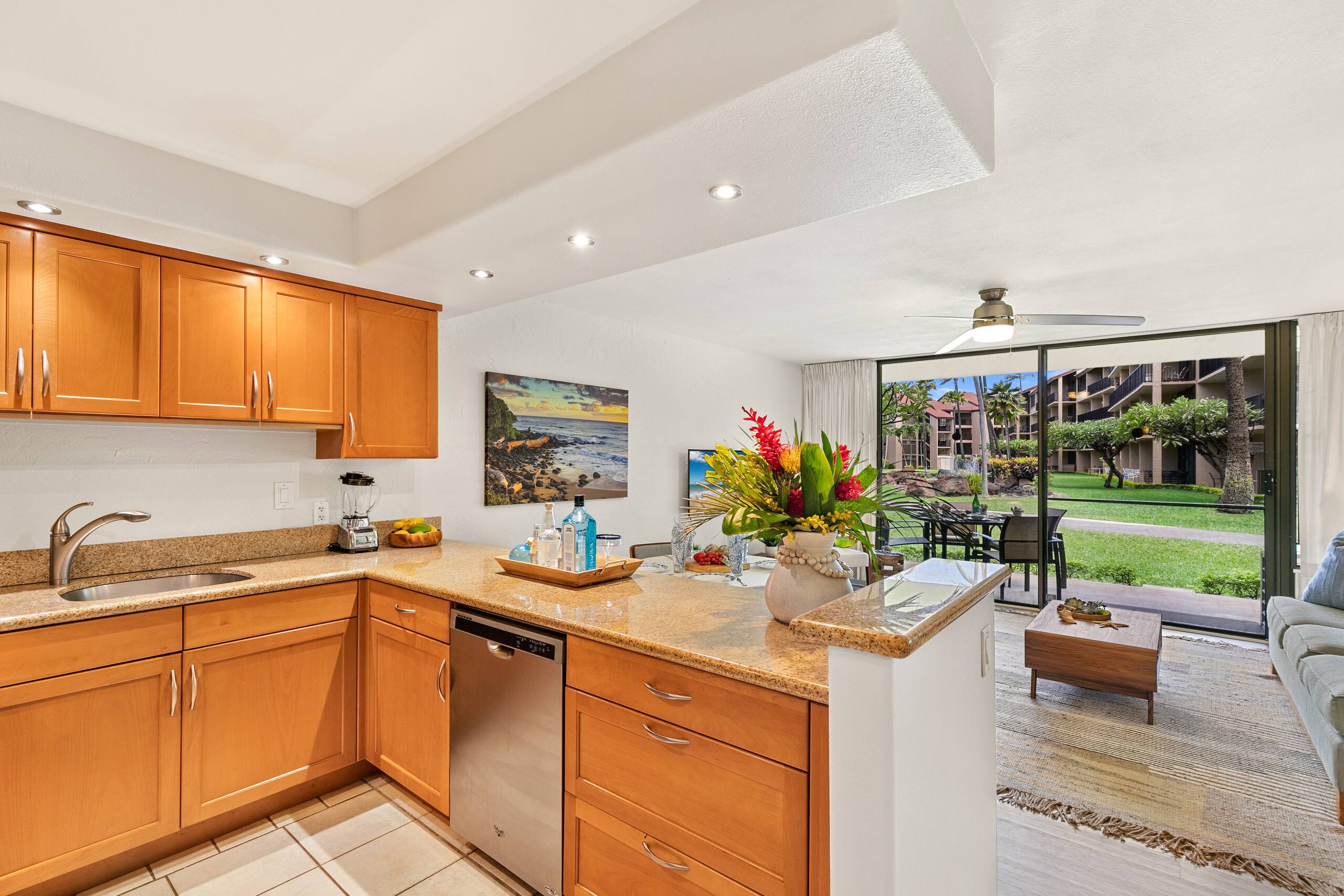Condo in Lahaina · ★4.43 · 1 bedroom · 2 beds · 1 bath - Image 5