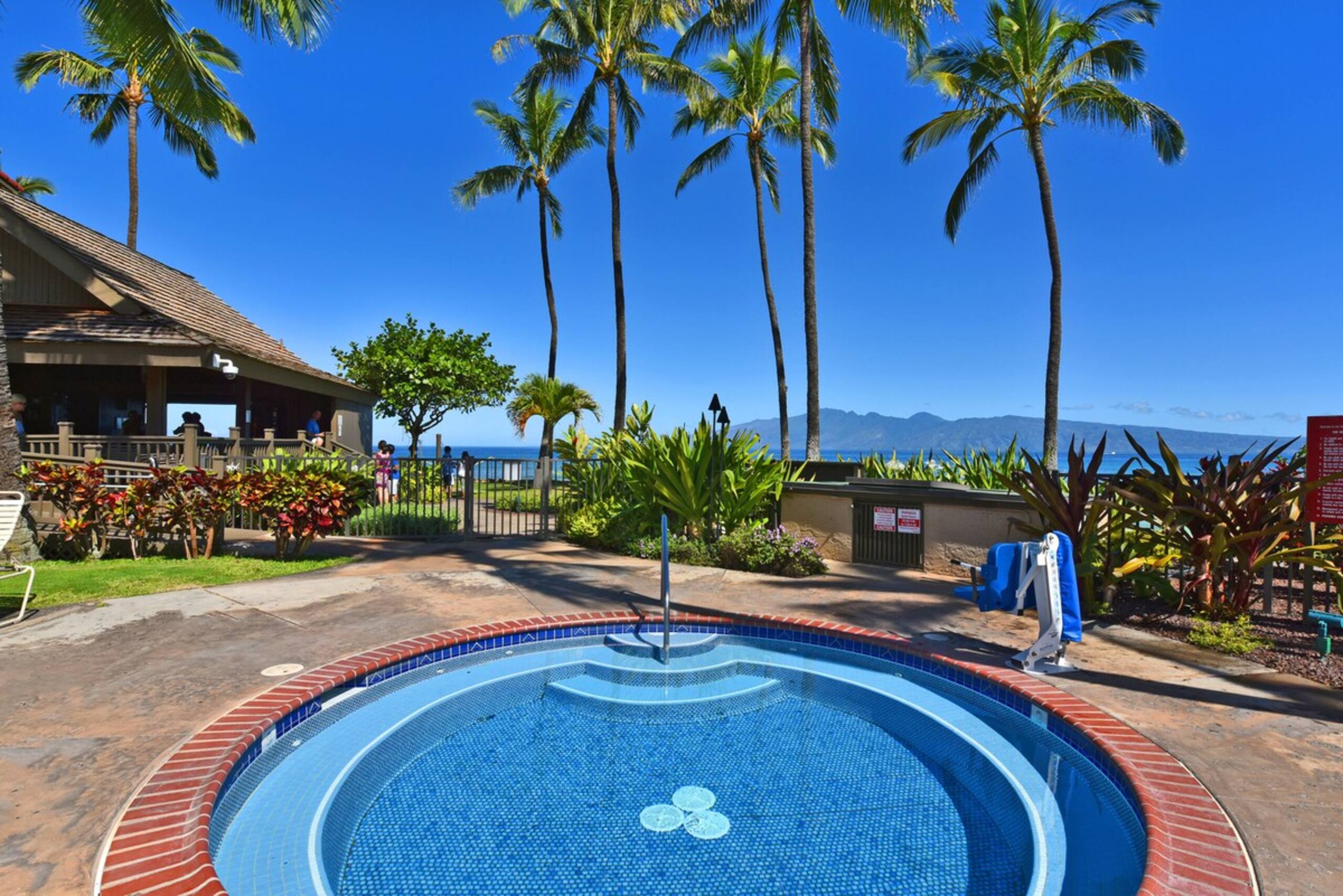Condo in Lahaina · ★4.43 · 1 bedroom · 2 beds · 1 bath - Image 25