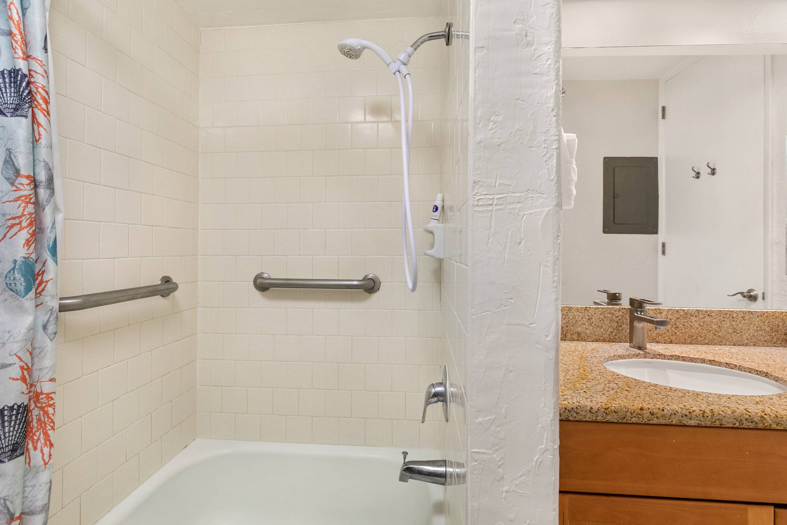 Condo in Lahaina · ★4.43 · 1 bedroom · 2 beds · 1 bath - Image 16