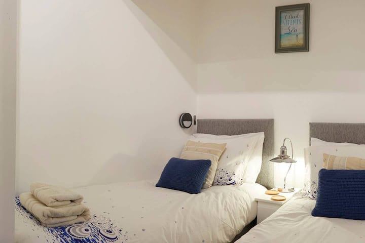 第二间卧室，可配备一张双人床或两张单人床。