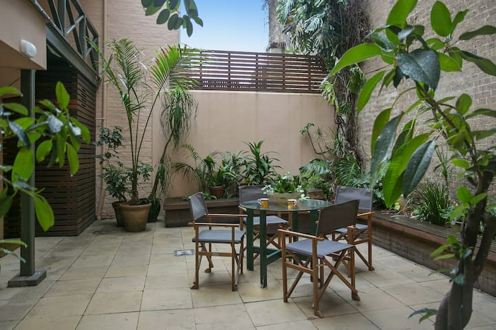 Family Terrace Home Close to Oxford Street and CBD