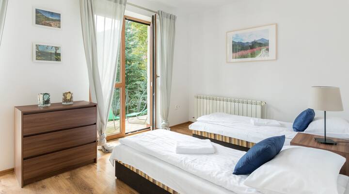 Une chambre lumineuse et confortable répondra certainement à vos attentes.