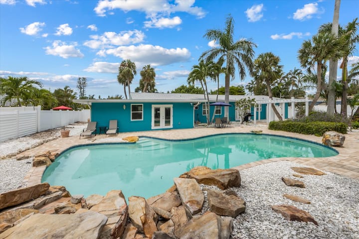 Paradise Palms: Paradise Awaits, Heated Pool - Holmes Beach, FL