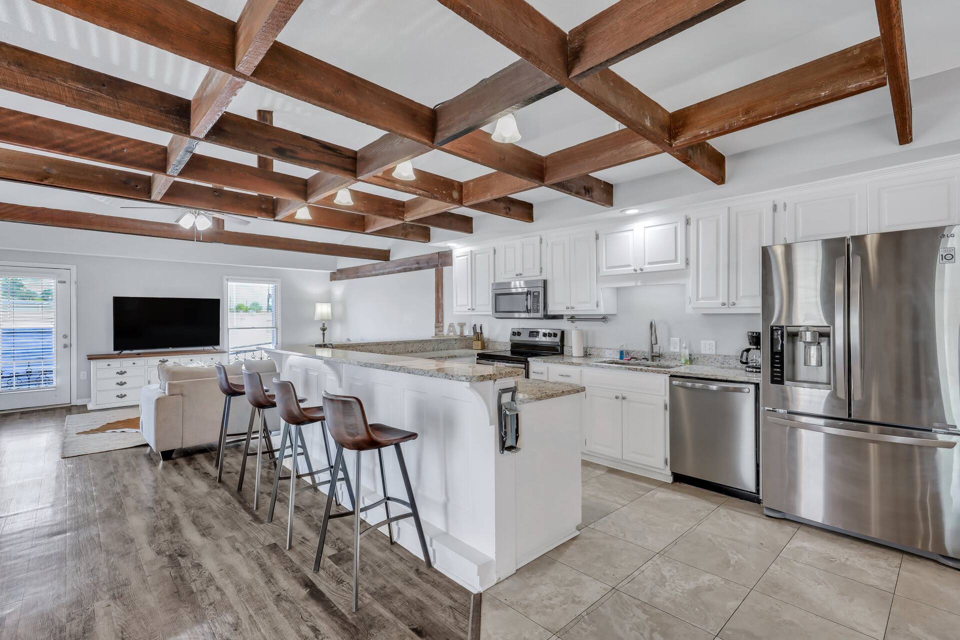 Penthouse Loft- Balcony Over Downtown Statesboro