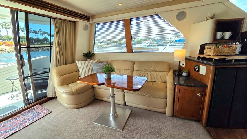 Dockside Boat & Bed, Ocean Escape gallery image 3