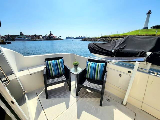 Dockside Boat & Bed, Staycation gallery image 3