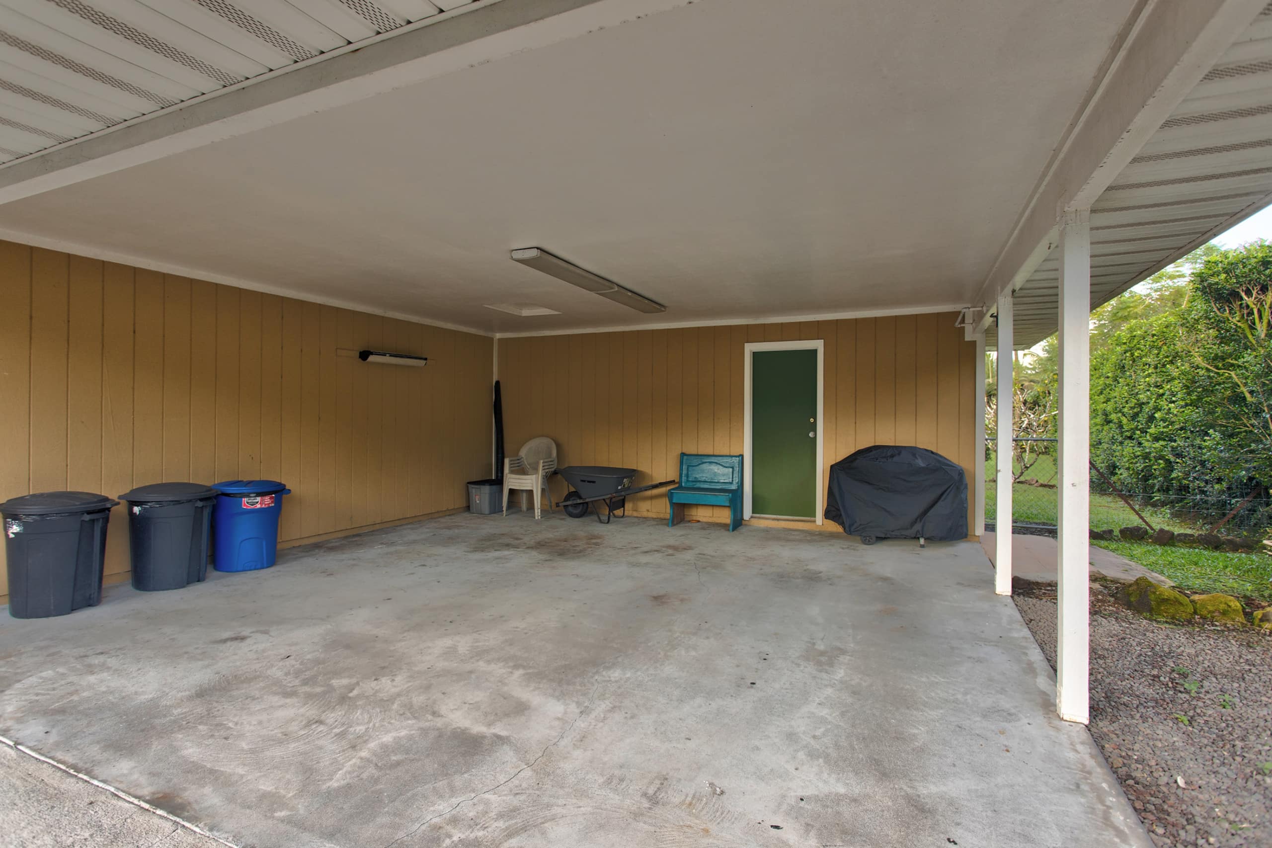 Home in Keaau · ★4.55 · 3 bedrooms · 3 beds · 2 shared baths - Image 17