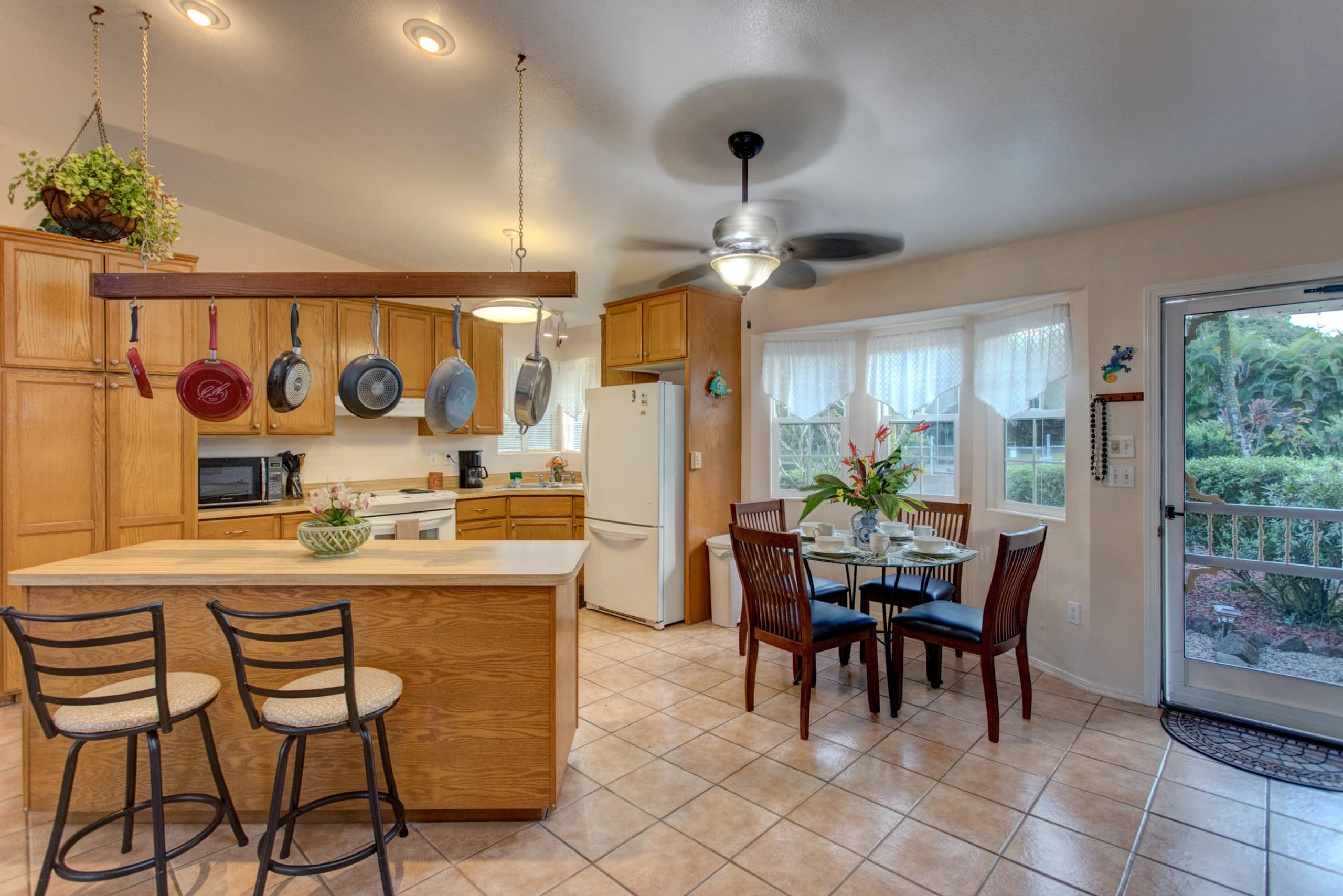 Home in Keaau · ★4.55 · 3 bedrooms · 3 beds · 2 shared baths - Image 31