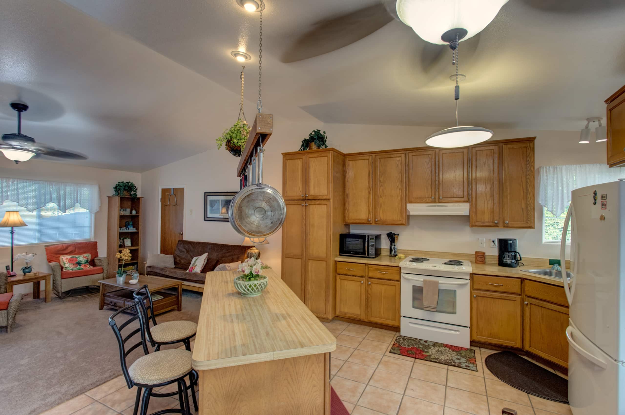 Home in Keaau · ★4.55 · 3 bedrooms · 3 beds · 2 shared baths - Image 33