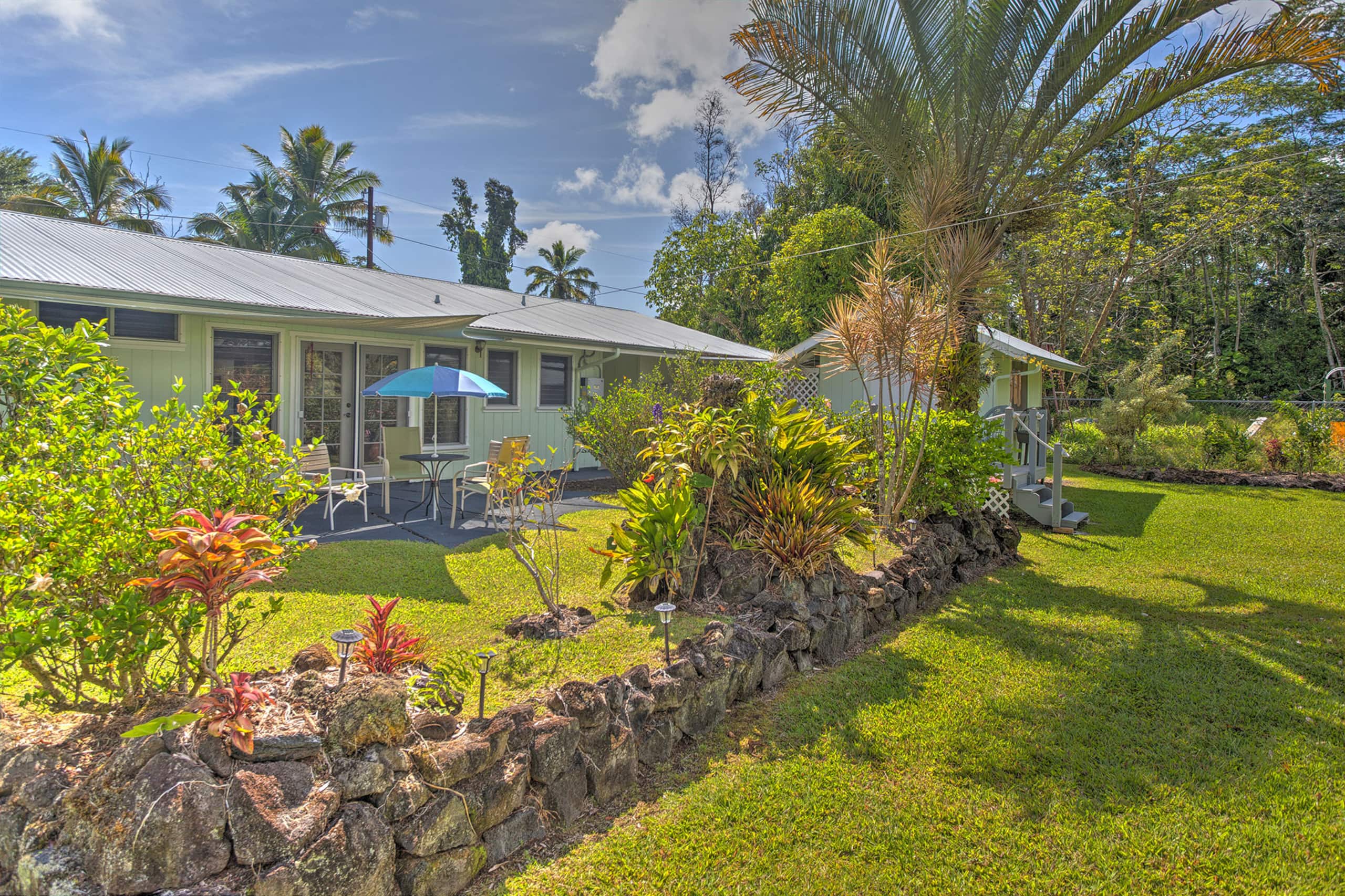 Home in Pahoa · ★4.94 · 3 bedrooms · 3 beds · 3 private baths - Image 4