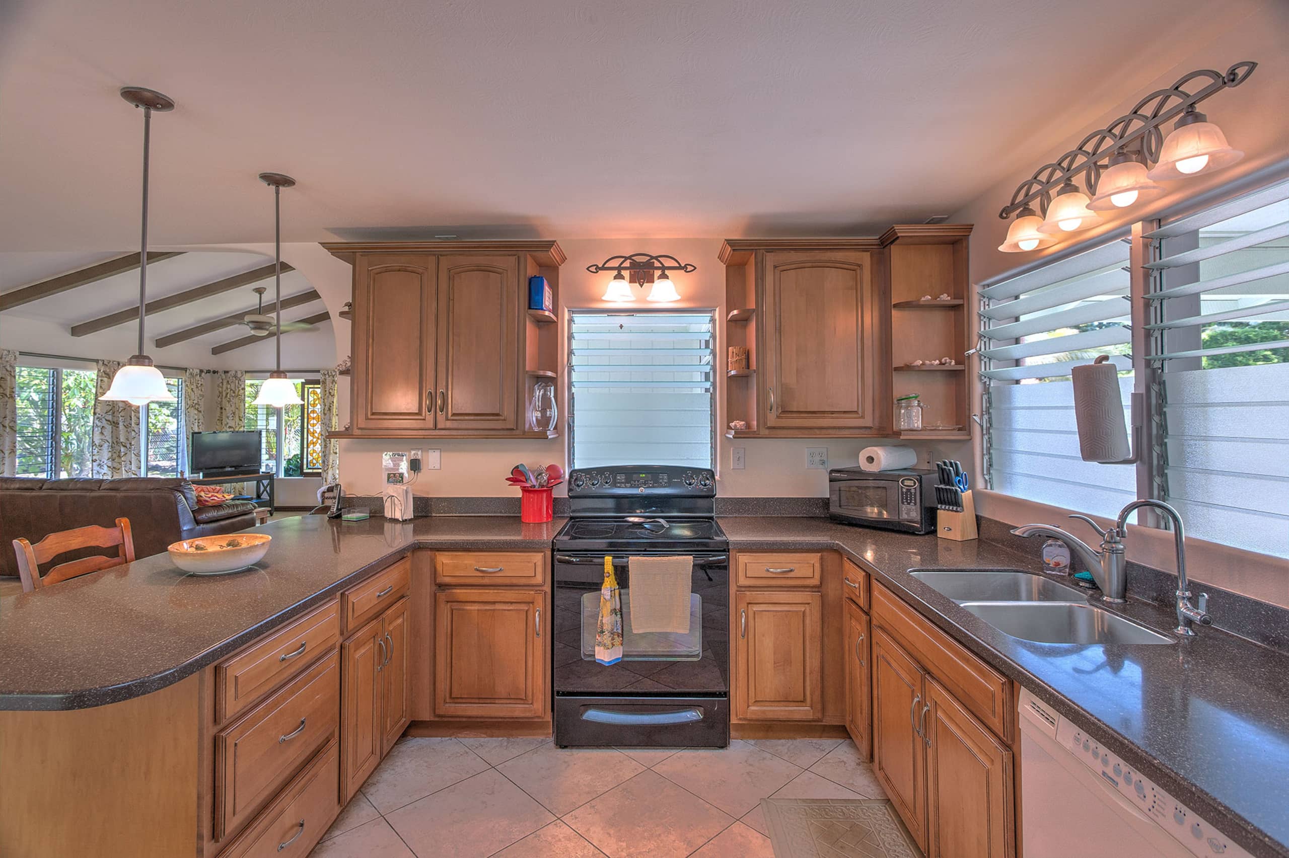 Home in Pahoa · ★4.94 · 3 bedrooms · 3 beds · 3 private baths - Image 12