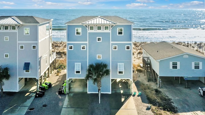 Chasing The Sun: Expansive 7br Oceanfront Retreat - Oak Island, NC
