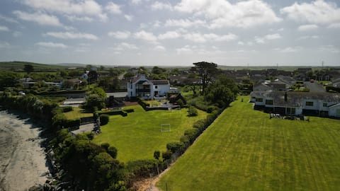 Trefonen House- Beachfront with hot tub & BBQ hut