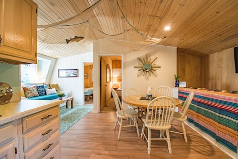 Delavan Suite |Walk to Lake & Downtown |Parking