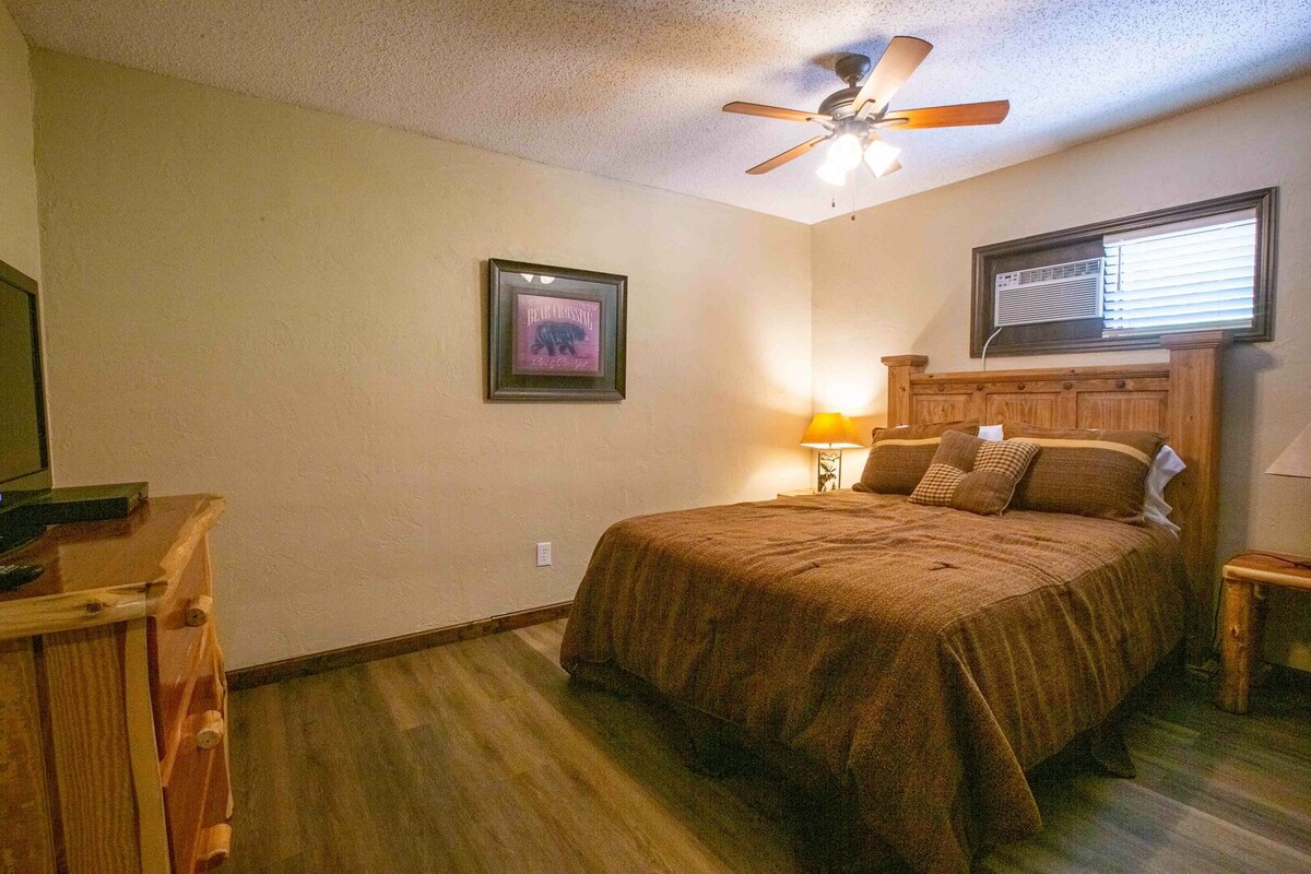 Chambre d'hôtes au rez-de-chaussée avec lit Queen Size et literie de luxe