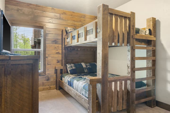 Full over Queen emeletes szoba a fő szinten