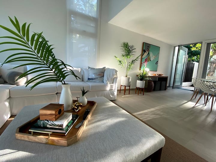 Большой мягкий журнальный столик