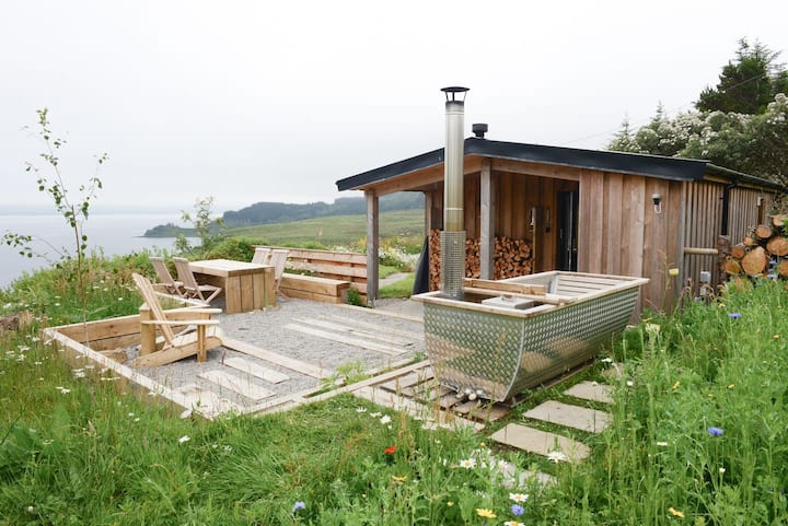 Panoramic Sea Views - hot tub