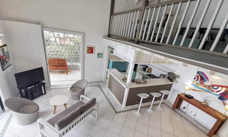 Souslestropiques managed Airbnb listing 2