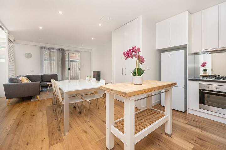 Convenience and Comfort in Carnegie gallery image 3