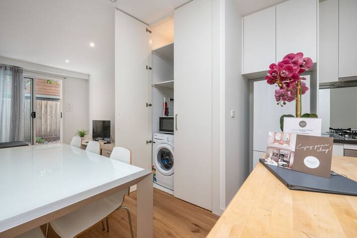 Convenience and Comfort in Carnegie gallery image 5