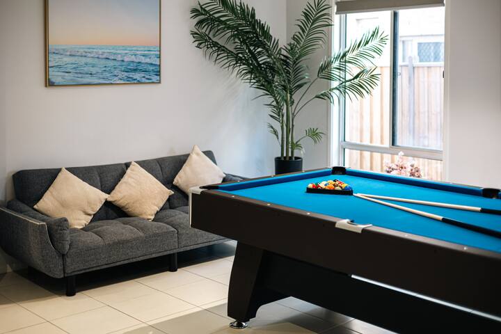 Waterfront Grand Villa in Sanctuary Lakes gallery image 2