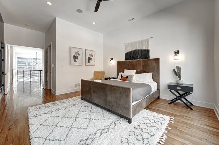 Updated Designer Duplex In Fulton Market W/parking gallery image 5