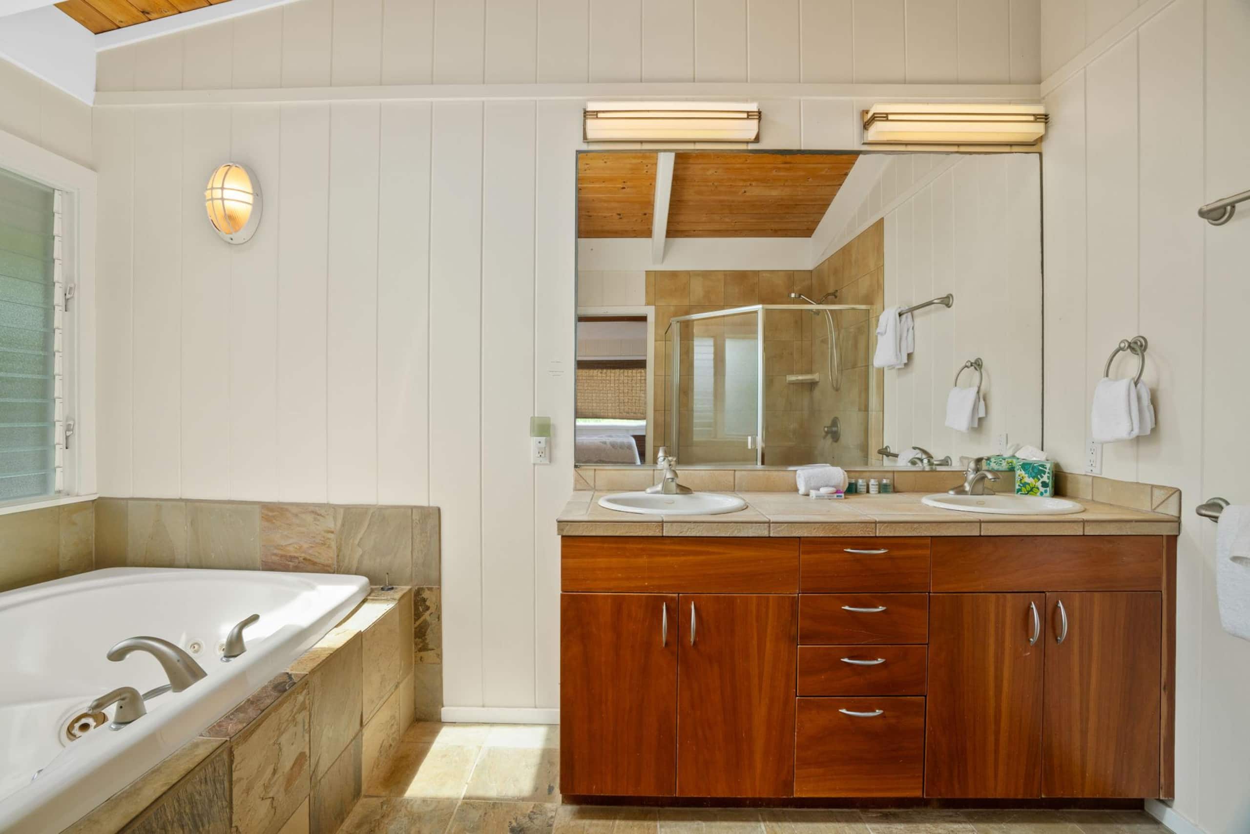 Home in Hanalei · ★4.89 · 3 bedrooms · 5 beds · 3 baths - Photo 22