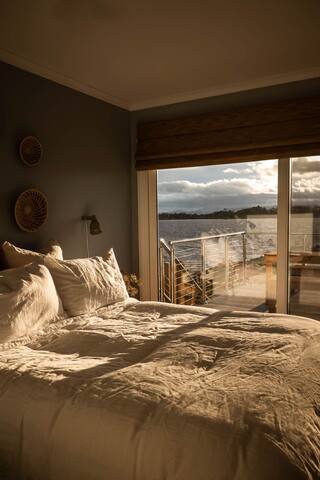 Bruny Boathouse gallery image 3