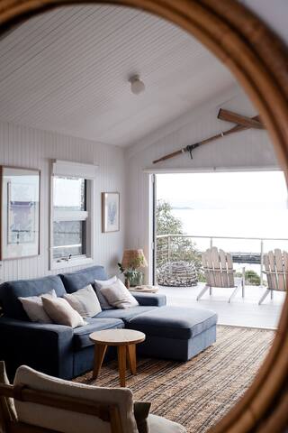 Bruny Boathouse gallery image 5