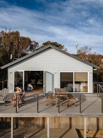 Bruny Boathouse gallery image 2