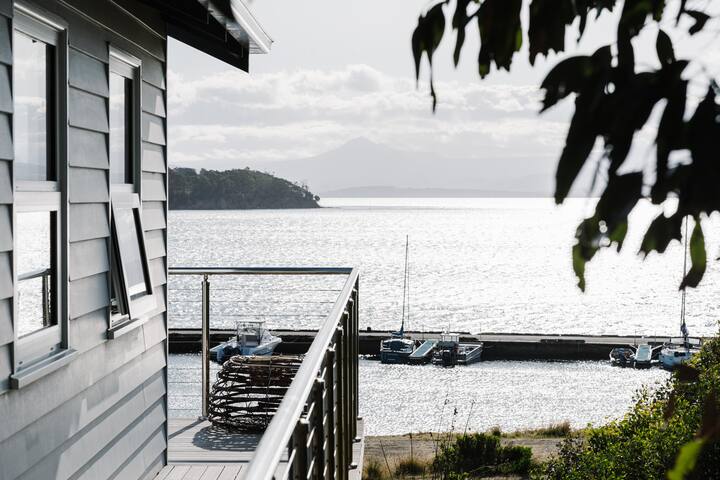 Bruny Boathouse gallery image 4