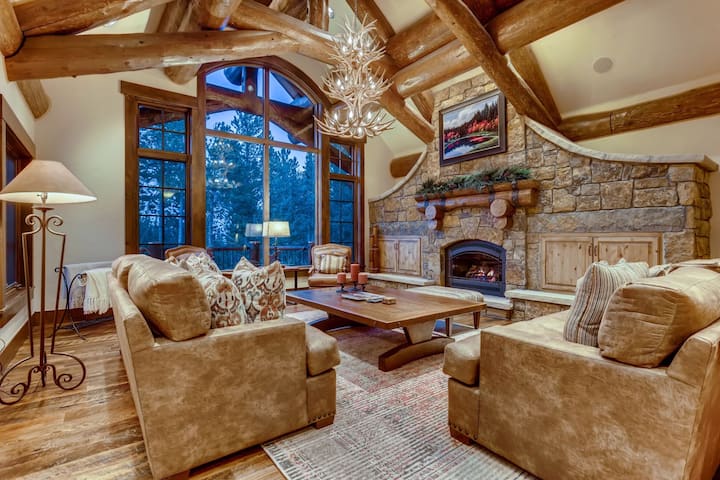 Ski Hi Lodge: Hot Tub, True Ski-in/out, Shuttle Service, One Ski Hill Access - Breckenridge, CO