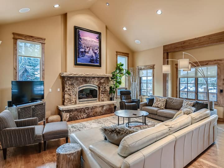 Aspen Grove Chalet: Private Hot Tub, Fire Pit, Pet - Breckenridge, CO