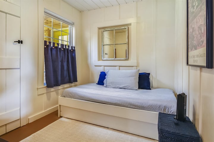 Chumba cha Kulala cha Kitanda cha Kukunjika katika Lil Bird Cottage