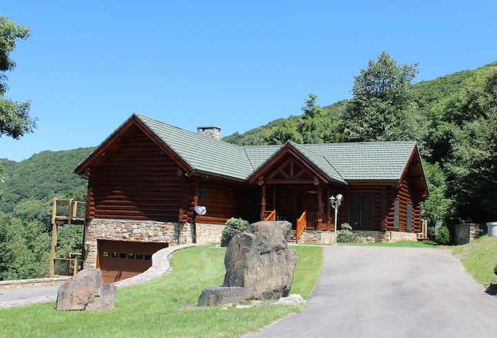 Picture Perfect  Luxury Log Cabin W Panoramic View - West Jefferson, NC