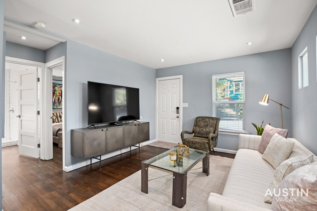 Gorgeous East Central Austin 2BD Close to Downtown