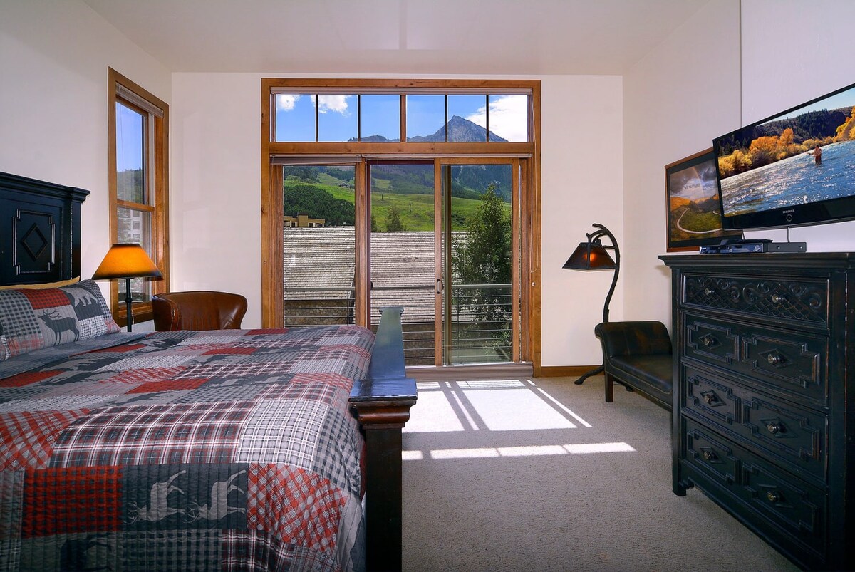 أساسي مع سرير كينج وحمام داخلي