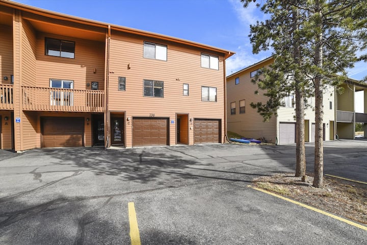 2 Bedroom Lagoon Townhome With Awesome Lake Views!! - Frisco, CO