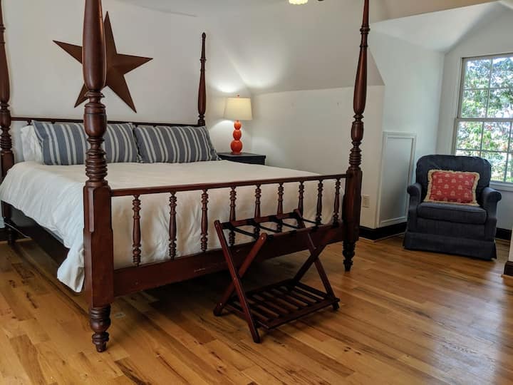 Bedroom #1: king bed on the 2nd floor