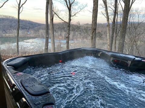 Terra Alta - Incredible River Views and Hot Tub!