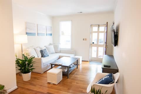 Cozy 2br home w/ parking in downtown Annapolis