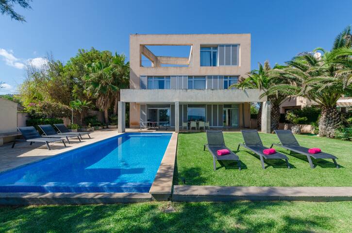 Port Nou gallery image 4