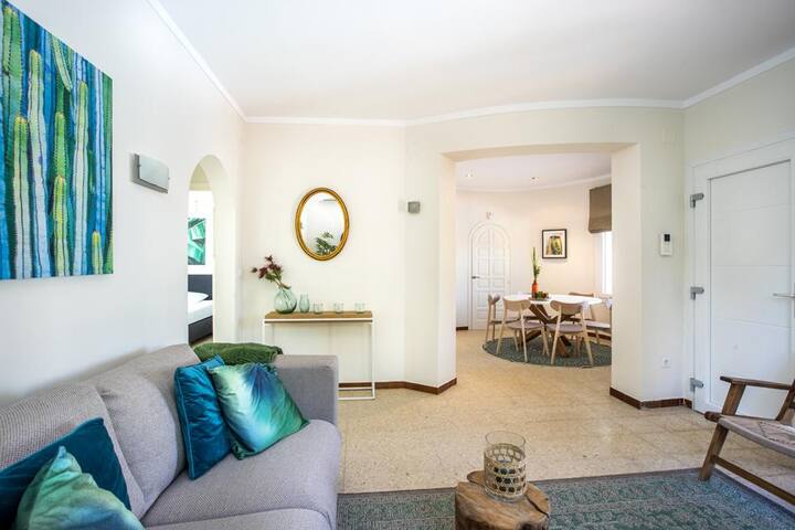 Villa on the canal with 3 bedrooms, swimming pool gallery image 4