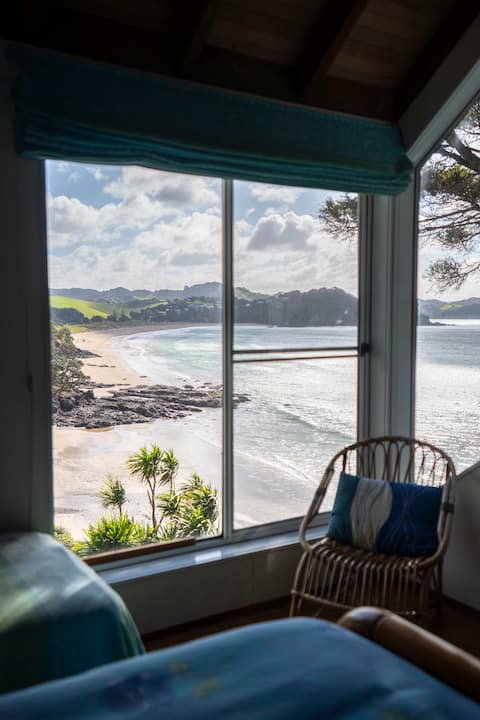 Staffa Bay Iconic 70's Treehouse