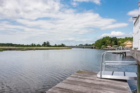 Waterfront Fishing Dock FirePit HotTub Deck Grill