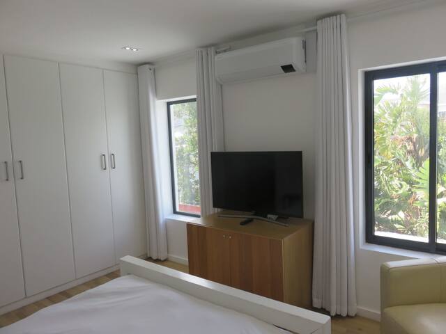 Cape white villa – Family & Friends suite gallery image 4