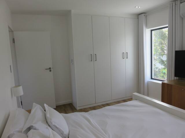 Cape white villa – Family & Friends suite gallery image 5