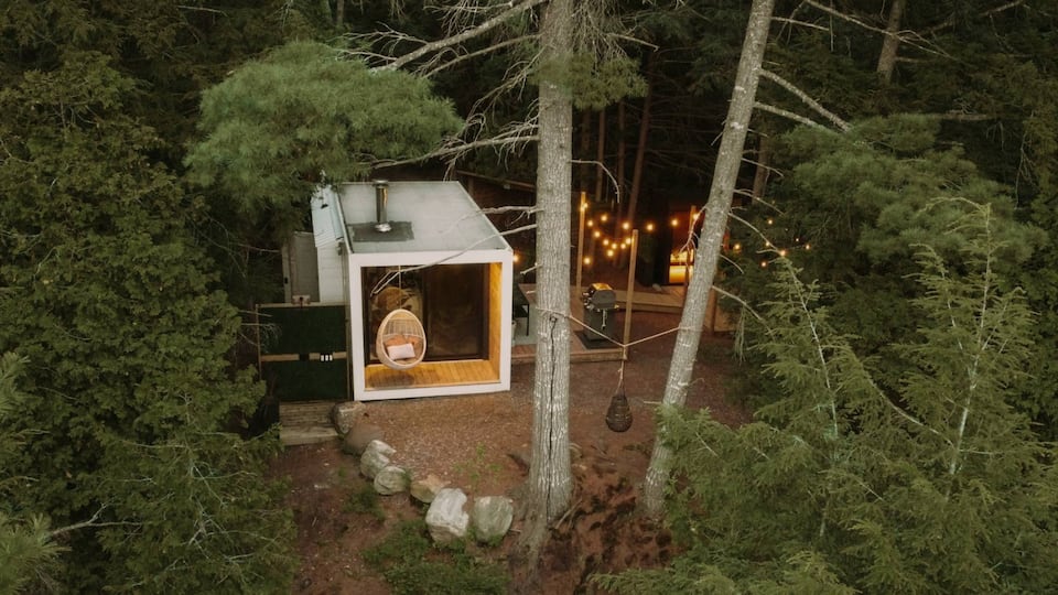 A boutique cabin with its own river dock, Huntsville, Ontario, Canada, photo 7 of 10